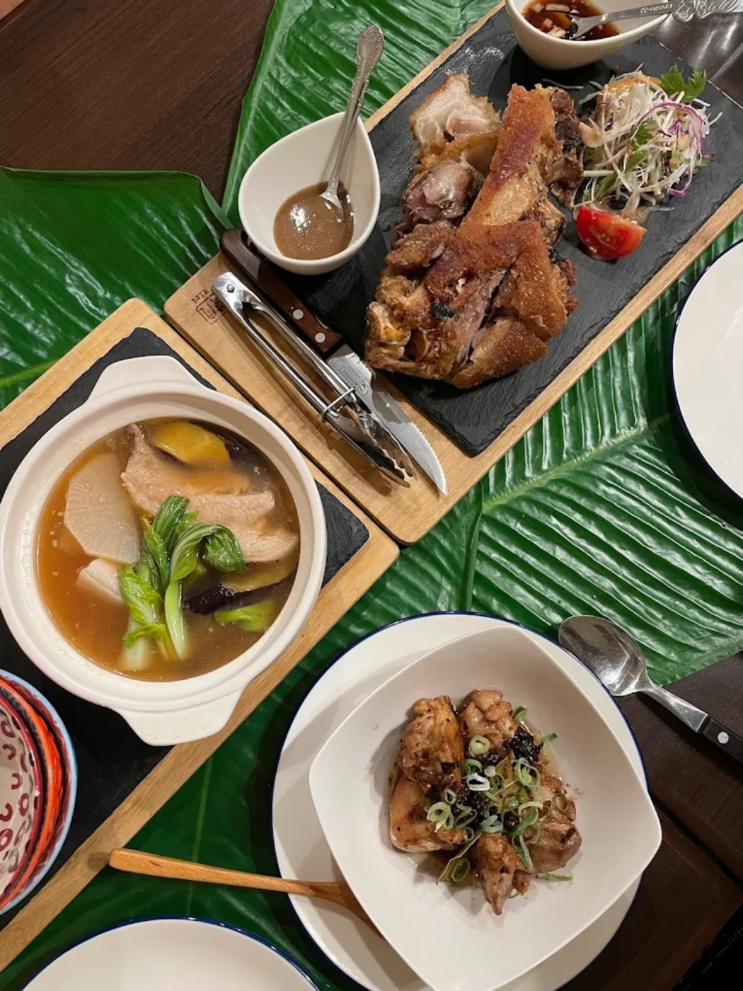 店内に並ぶ料理の様子