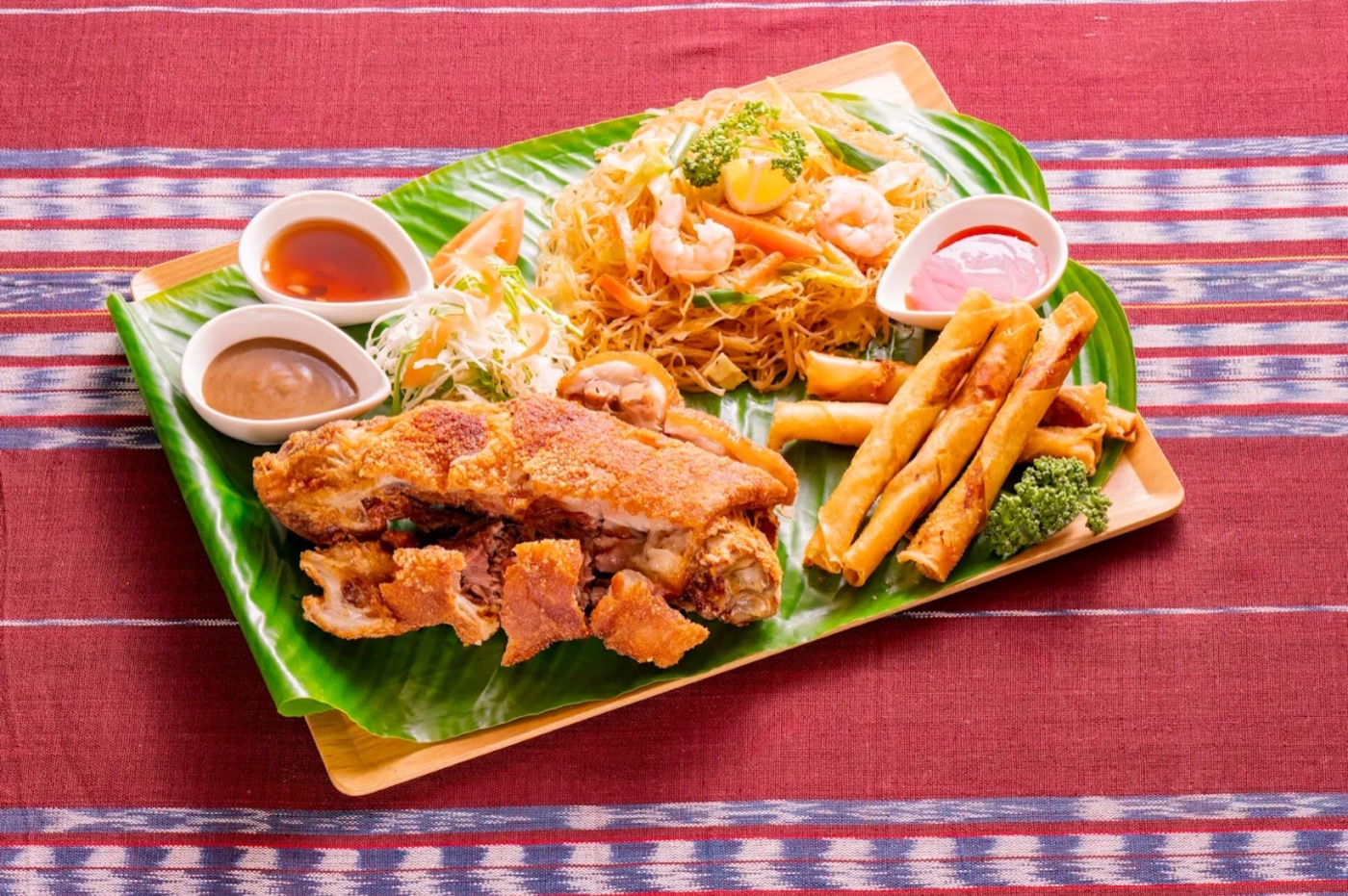 フィリピン名物スペアリブと盛り合わせ